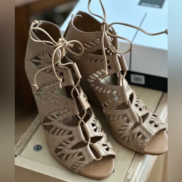 Dolce Vita lace up wedge heels, size 9 - Picture 3 of 4
